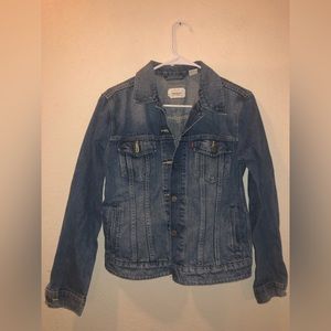Y2K size medium Levi’s jean jacket